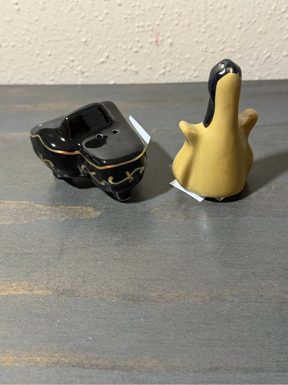 Cracker Barrel miniature salt and pepper shakers NWT